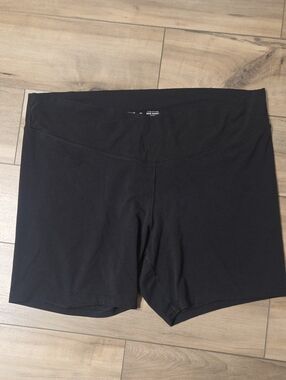 Old Navy Black Extra High Rise Powerchill Athletic Biker Shorts